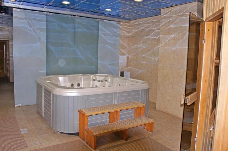 Джакузи в зоне СПА гостиницы